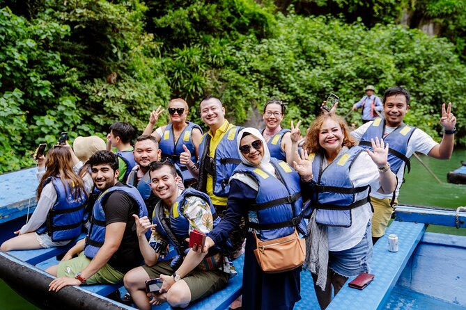 Hanoi: Halong Bay Luxury Option – Titop, Surprise Cave, Kayak - Titop Island for a view or a swim