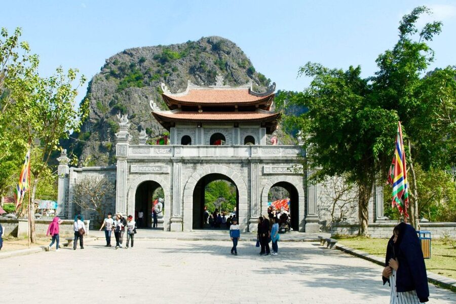 Hanoi: Hoa Lu, Trang An, and Mua Cave Full-Day Trip - The guide can shape the whole experience
