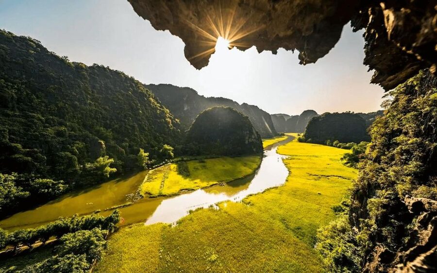 Hanoi: Hoa Lu, Trang An, and Mua Cave Full-Day Trip - A short bicycle ride through the countryside