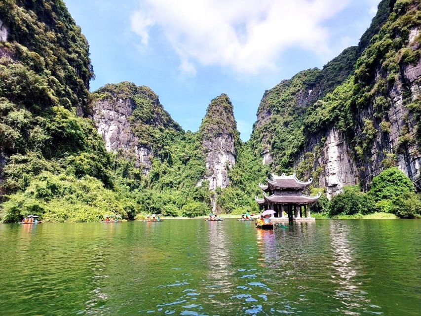 Hanoi: Hoa Lu, Trang An, and Mua Cave Full-Day Trip - Hoa Lu and the two royal temples