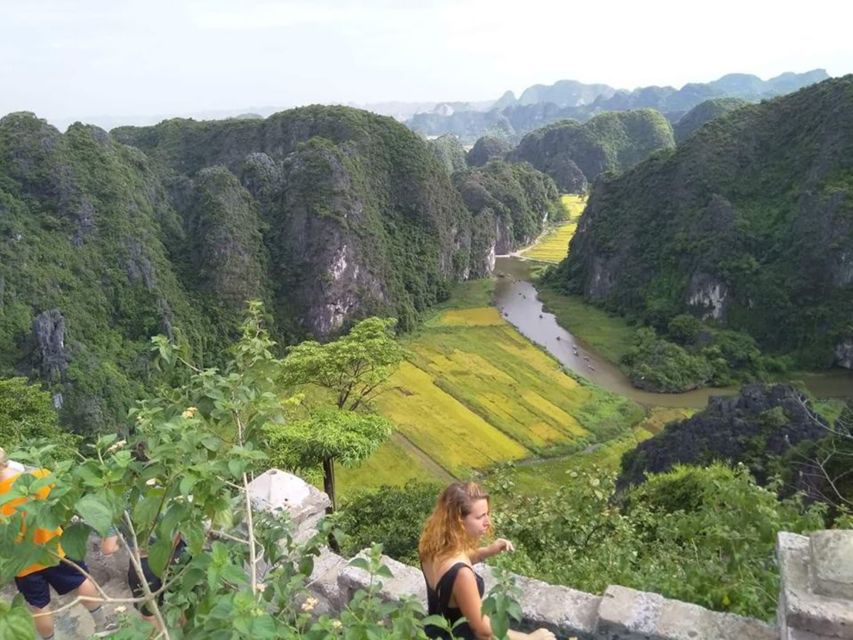 Hanoi: Hoa Lu, Trang An Caves & Mua Cave Day Trip and Lunch - Lunch at the group restaurant