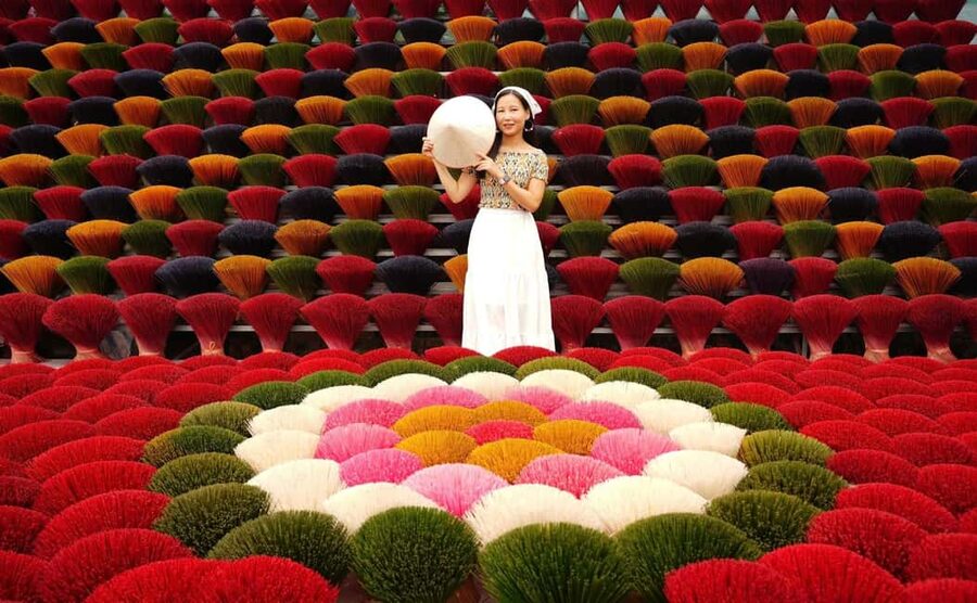 Hanoi: Incense Village & Conical Hat or Knife-Making Village - What the guide can add to the day