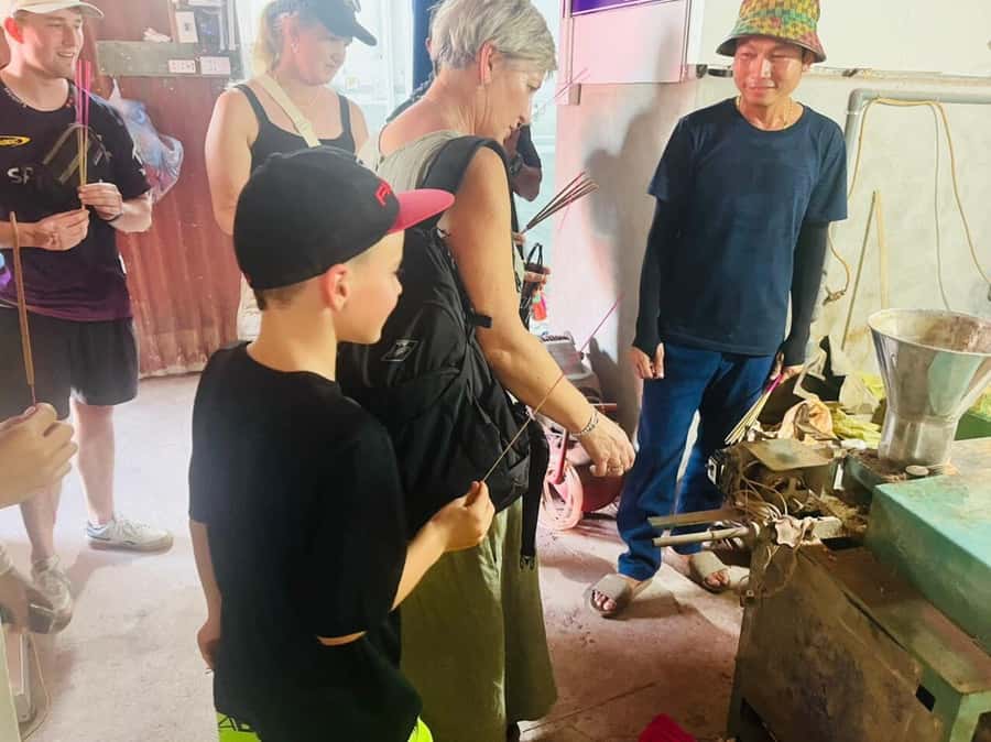 Hanoi: Incense Village, Hat, Lacquer, & City Highlights Tour - The small details that shape the experience