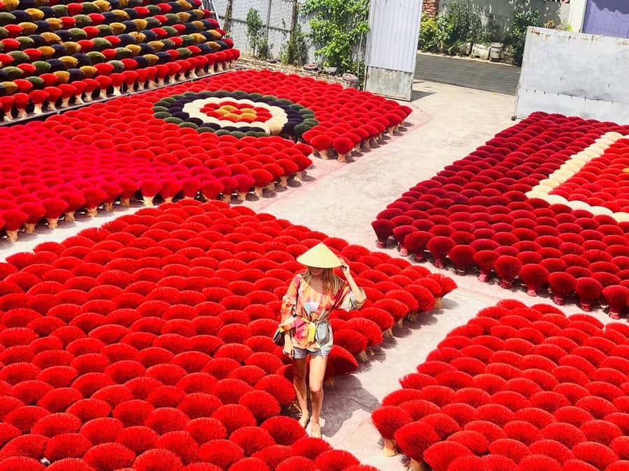 Hanoi: Incense Village, Hat, Lacquer Tour & City Highlights - The conical hat village and your hands-on souvenir