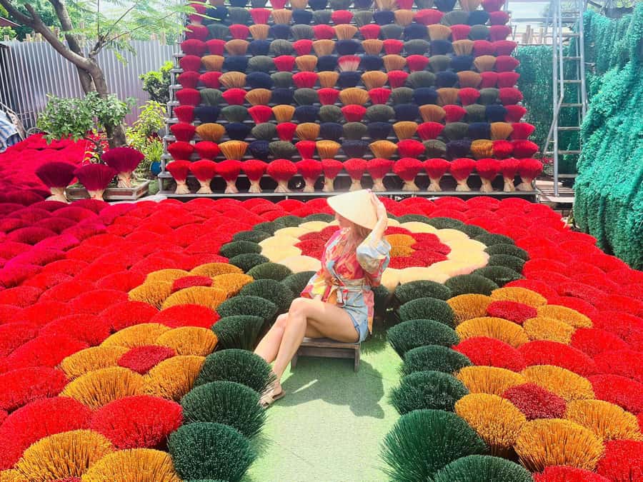 Hanoi: Incense Village, Hat, Lacquer Tour & City Highlights - Quang Phu Cau and the bright rows of incense