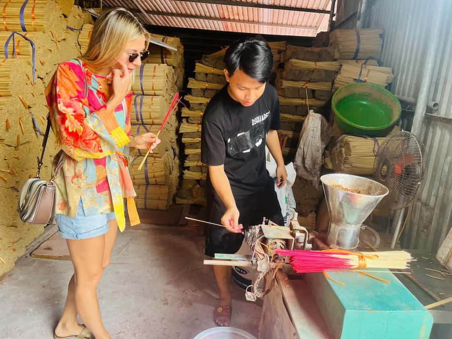 Hanoi: Incense Village, Hat-Making & Ninh Binh, Tam Coc Tour - Lunch at a local house on the full-day route