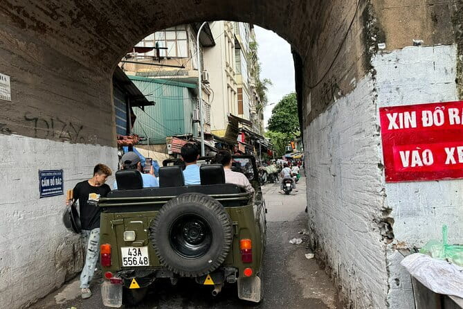 Hanoi Jeep Night Street Foodie Tour, Train Street and Egg Coffee - Why this Hanoi jeep tour works so well at night