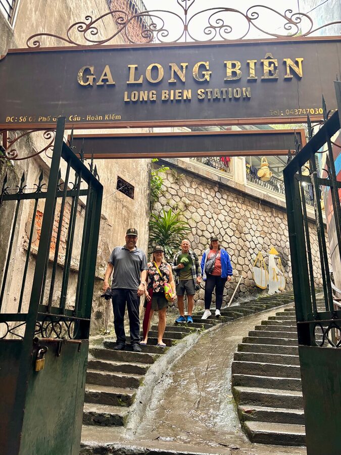 Hanoi Jeep Tour: Train-street, Highlights and Hidden Gems - Long Bien Bridge and the Red River