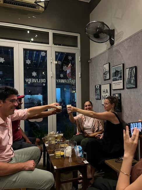Hanoi: Master the Art of 4-6 Signature Vietnameses Coffees - The first lesson: black and brown coffee