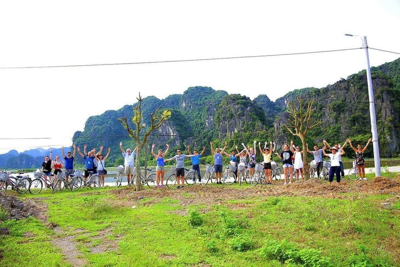 Hanoi/Ninh Binh: 1-Day Tam Coc/Trang An, Hoa Lu & Mua Caves - Lunch at the restaurant