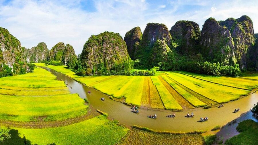 Hanoi/Ninh Binh: 1-Day Tam Coc/Trang An, Hoa Lu & Mua Caves - The 500-step climb at Hang Mua
