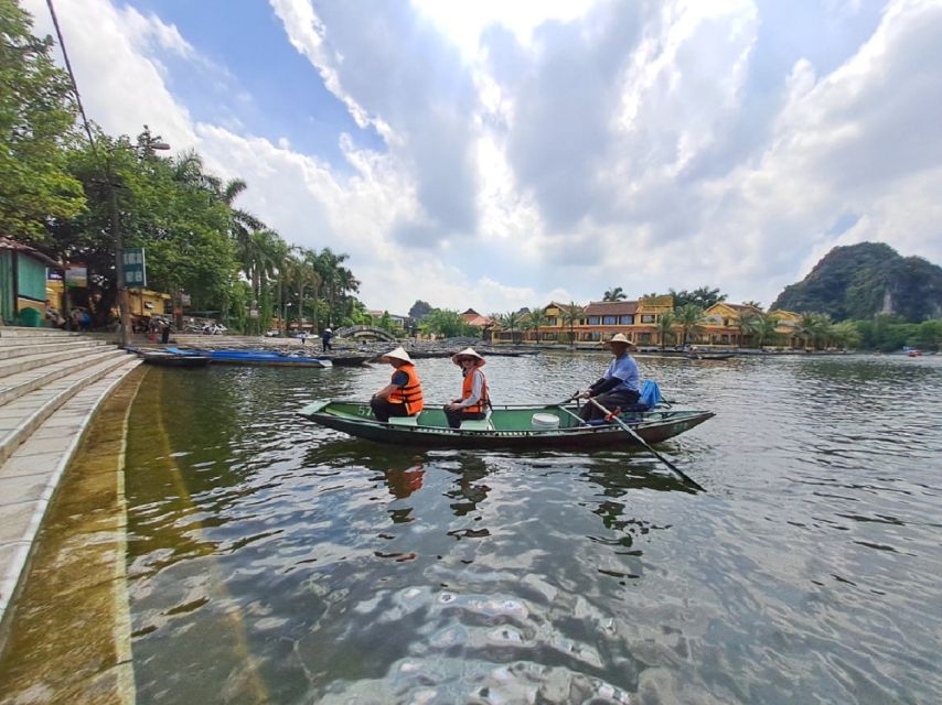 Hanoi: Ninh Binh, Hoa Lu, Tam Coc and Mua Cave Day Trip - Mua Cave and the 500-step climb