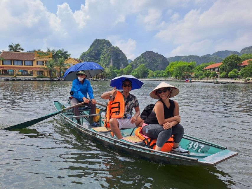 Hanoi: Ninh Binh, Hoa Lu, Tam Coc and Mua Cave Day Trip - The limousine bus and guide make the difference