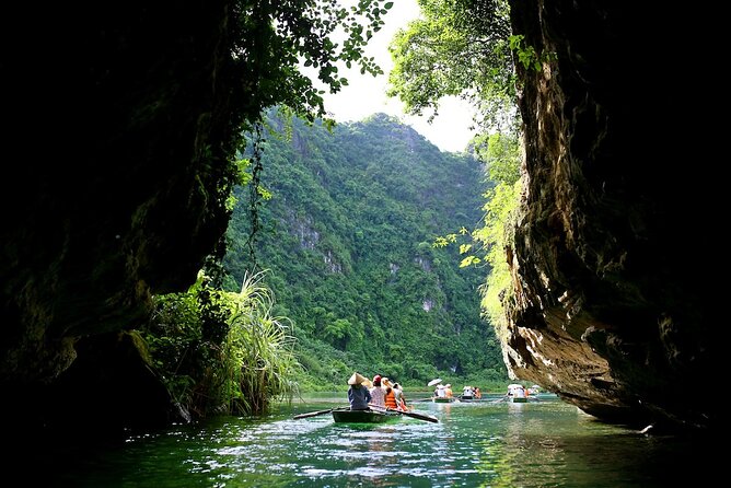 Hanoi: Ninh Binh - Hoa Lu - Tam Coc boat - Mua Cave - Best seller - Tam Coc by bamboo boat through three caves