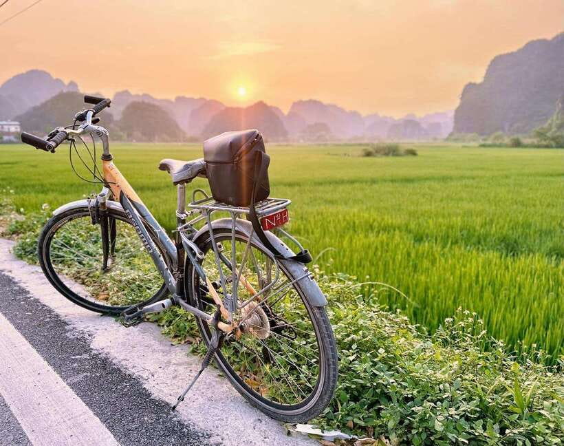 Hanoi: Ninh Binh- Hoa Lu - Trang An - Mua Cave - Best Seller - A Vietnamese buffet lunch with goat as the local specialty
