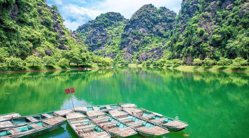Hanoi: Ninh Binh, Tam Coc, Mua Cave & Hoa Lu with cycling - Hoa Lu and the short cycling ride