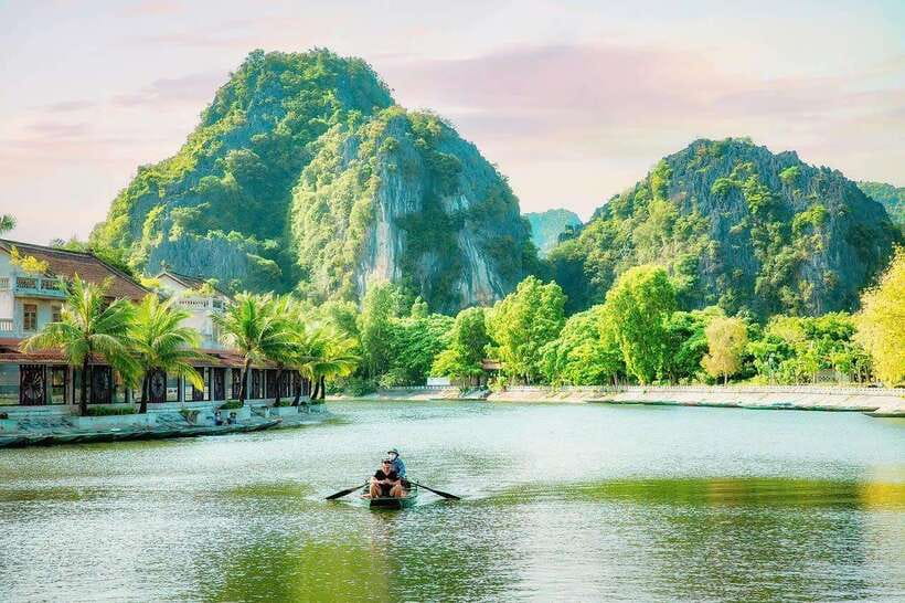 Hanoi: Ninh Binh, Tam Coc, Mua Cave & Hoa Lu with cycling - The guide can shape the whole day