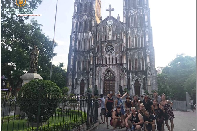 Hanoi old quarter sightseeing & street food eating by Motorcycle - A Guide Who Explains How to Eat