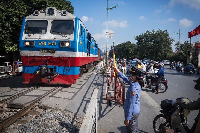 Hanoi On the Tracks Photo Tour - What the guides add to the experience