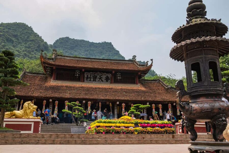 Hanoi: Perfume Pagoda - Yen Stream Boat Ride, Lunch & Cave - What the $49 price really buys