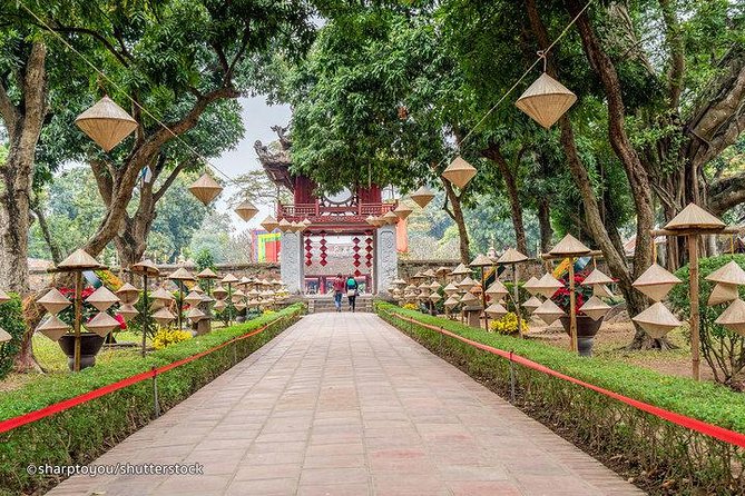 HANOI PRIVATE CITY TOUR (Guide in all language) - The Stilt House and One Pillar Pagoda