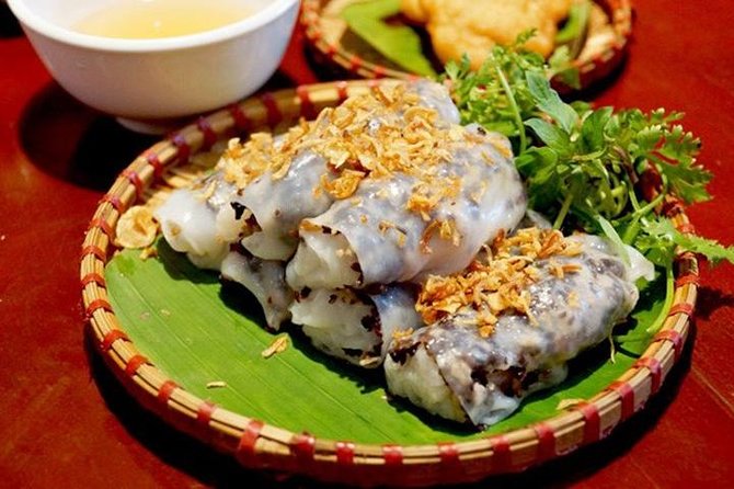 Hanoi Private Walking Tour: Street Food (HOT HOUR PROMOTING) - What the guide adds to the meal