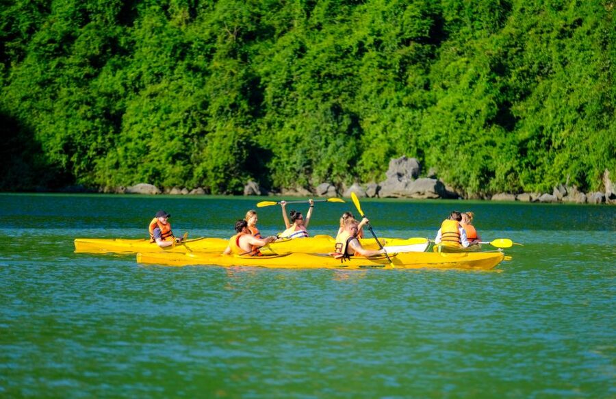 Hanoi: Roundtrip Halong Bay Islands, Caves, Kayaking & Lunch - Is $44 good value?