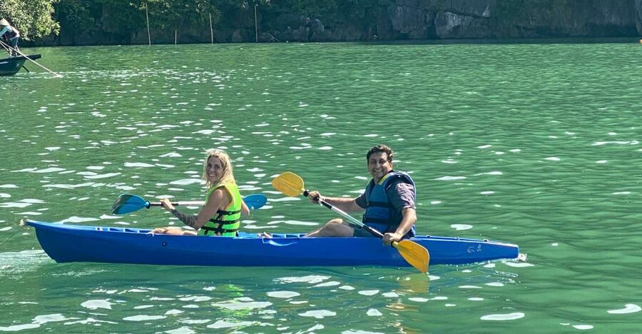 Hanoi: Roundtrip Halong Bay Islands, Caves, Kayaking & Lunch - Lunch on board with a view