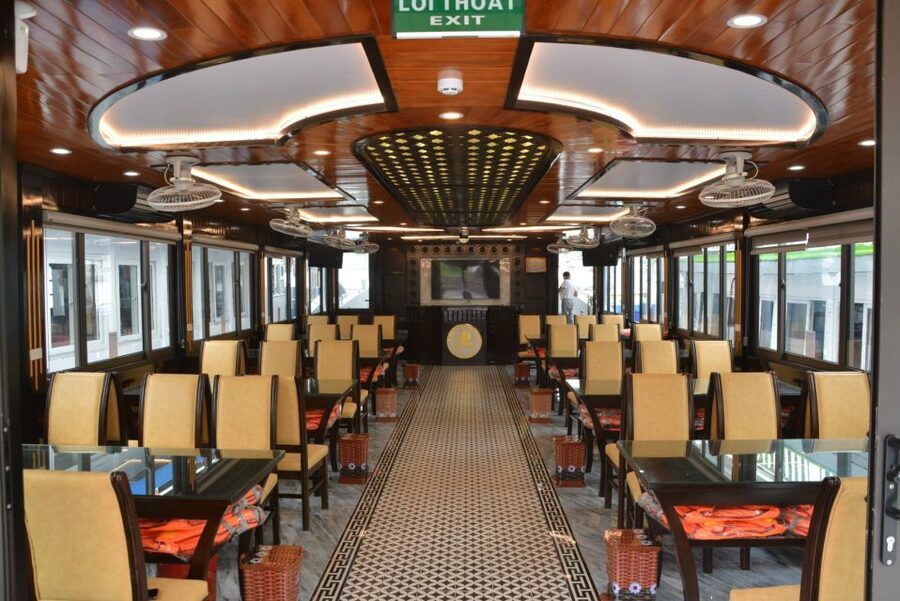 Hanoi: Roundtrip Halong Bay Islands, Caves, Kayaking & Lunch - Ti Top Island and the short summit hike