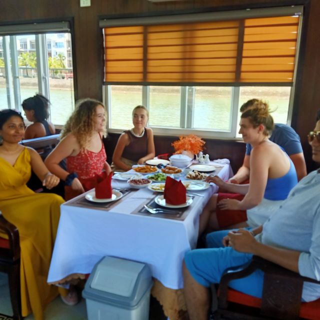 Hanoi: Roundtrip Halong Bay Islands, Caves, Kayaking & Lunch - What the guide adds to the day