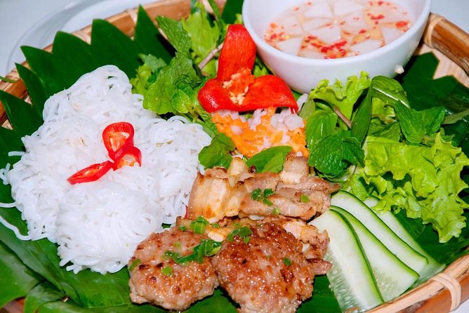 Hanoi Street Food: Small Group Walking Tour with Real Foodie - What you actually eat during the three hours