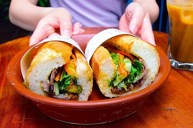 Hanoi street food tour (Private tour) - Guides, language, and the private format
