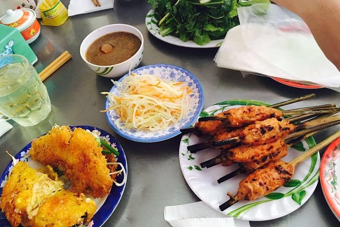 Hanoi street food tour (small group) - Fried spring rolls on Hàng Bè
