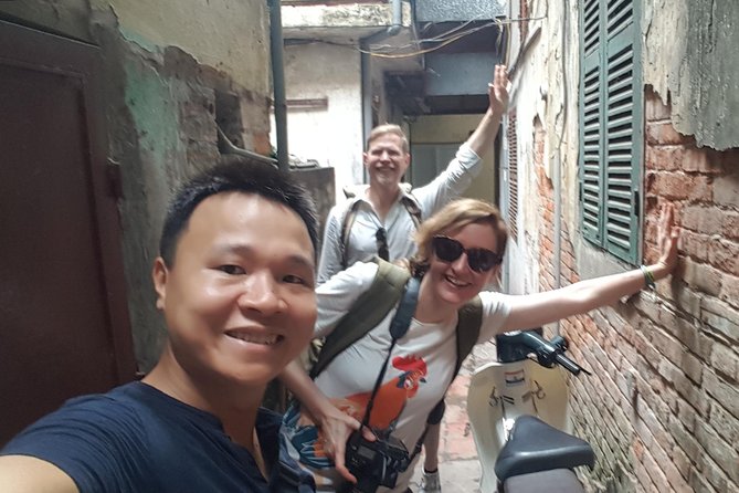 Hanoi Street Food Tour with local delicacies - Three hours through Hanoi’s Old Quarter