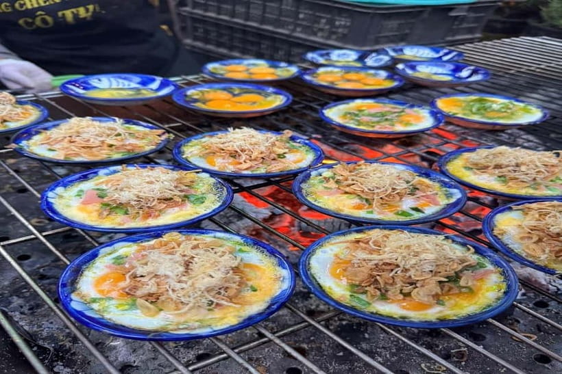 Hanoi: Street Food Tour with Train Street & Hidden Alleyways - Five or six tastings, with room for local changes