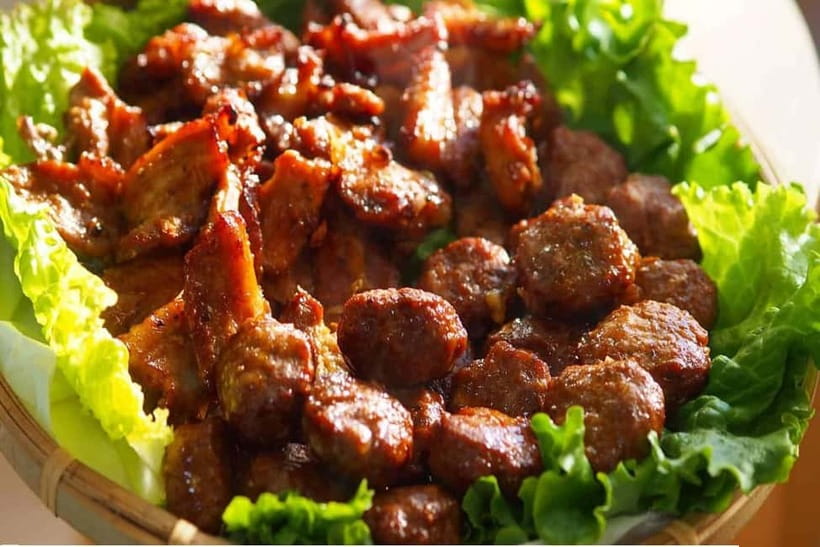 Hanoi: Street Food Tour with Train Street & Hidden Alleyways - Why the small group format helps