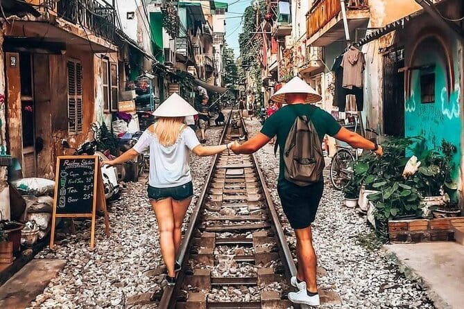 Hanoi street food walking and train street visit - Timing, walking, and what to bring