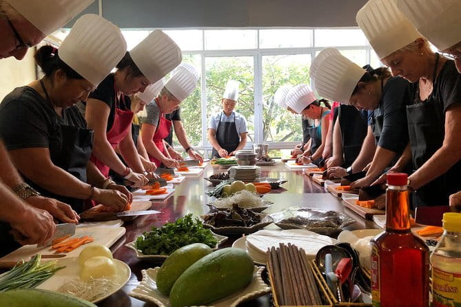 Hanoi Tea Workshop: Specialty Fresh Lotus Tea from West Lake - Learning the careful method behind the fragrance