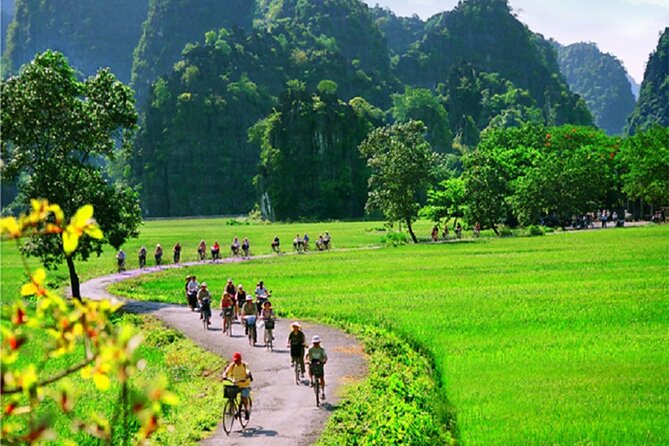 Hanoi to Ninh Binh 1 day: Trang An - Tam Coc - Mua Cave - Hoa Lu - Hoa Lu temples and the village bicycle ride