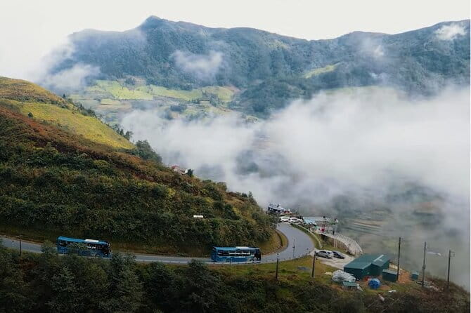 Hanoi to Sapa Bus - Private Cabin Bus - The five-to-six-hour route and its two breaks