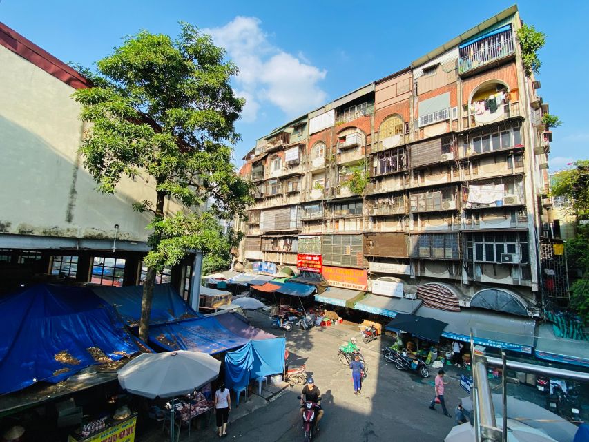 Hanoi: Vegan Street Food & Stories - A local restaurant and the rhythm of small plates