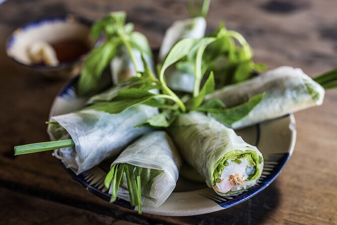 Hanoi Vegan Street Food Tour and Train Street - Choosing between Kem Xoi and Che Xoai