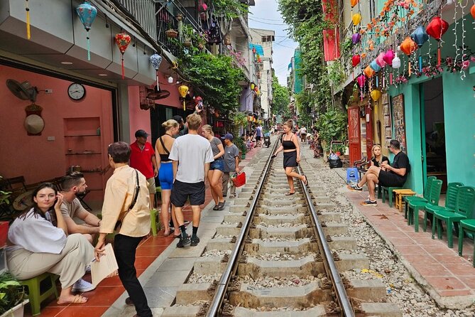 Hanoi Walking Street Food Tour with Train Street - Guides who add value to the meal