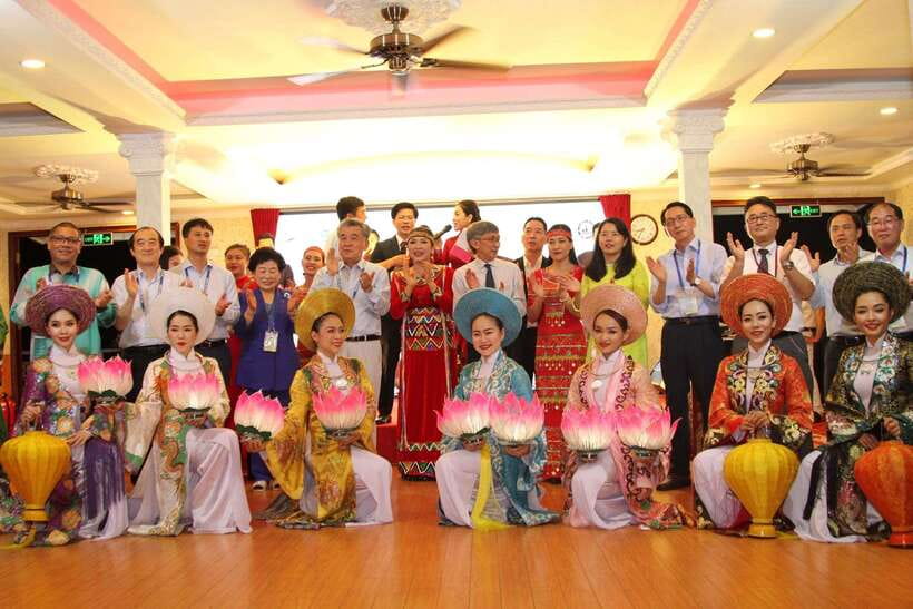 HCM: Saigon River Dinner Cruise - 7:45 PM Dinner Cruise Along the River