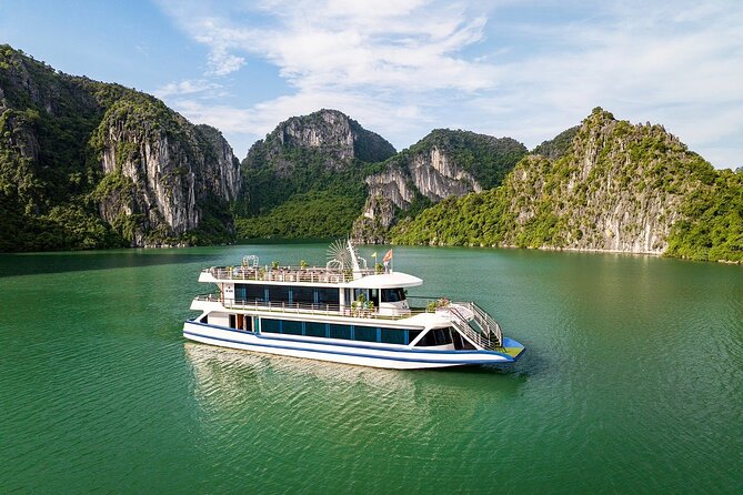 Hercules Grand Day Cruise Tour, Sung Sot Cave,Titop, Luon Cave - The 8:00 pickup and long road to Tuan Chau Marina