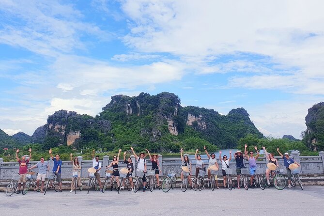 Highlight Ninh Binh Full Day Tour Tam Coc Boat, Mua Cave, Hoa Lu - The morning ride from Hanoi