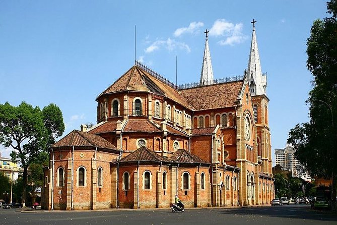 Ho Chi Minh City Half Day Afternoon - 6 Major Attractions - Ben Thanh Market: finish with everyday Saigon