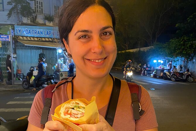Ho Chi Minh city: Michelin-Recognized Food Tour with Local Expert - Ốc Đào closes with seafood and lively energy