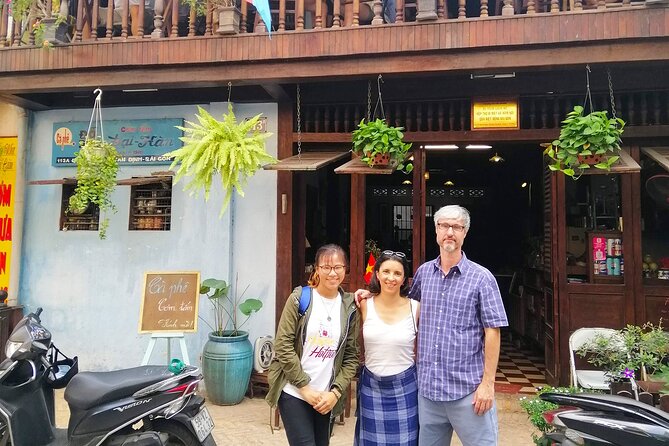 Ho Chi Minh City private walking tours with young local volunteers - Chinatown in District 5: temples, streets, and Chinese Saigon