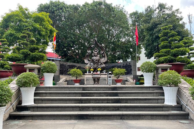 Ho Chi Minh City Sightseeing, midnight, Shopping tours by scooter - Stop 2: The Thich Quang Duc Monument